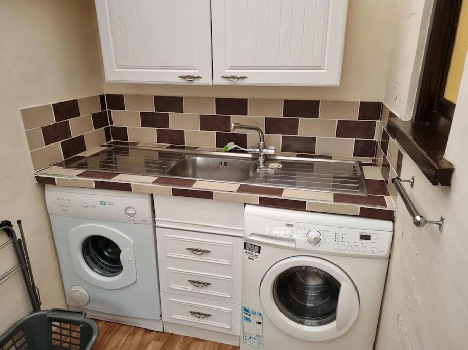 Spacious Detached Home With Beautiful Seaviews, Sleeps 6 Trimingham Екстер'єр фото