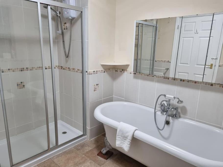 Spacious Detached Home With Beautiful Seaviews, Sleeps 6 Trimingham Екстер'єр фото
